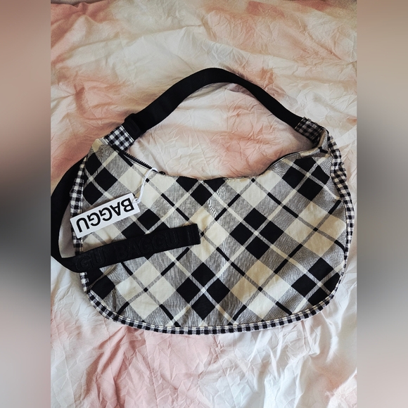 BAGGU Large Nylon Black and White Plaid Women's Bag - Picture 3 of 5